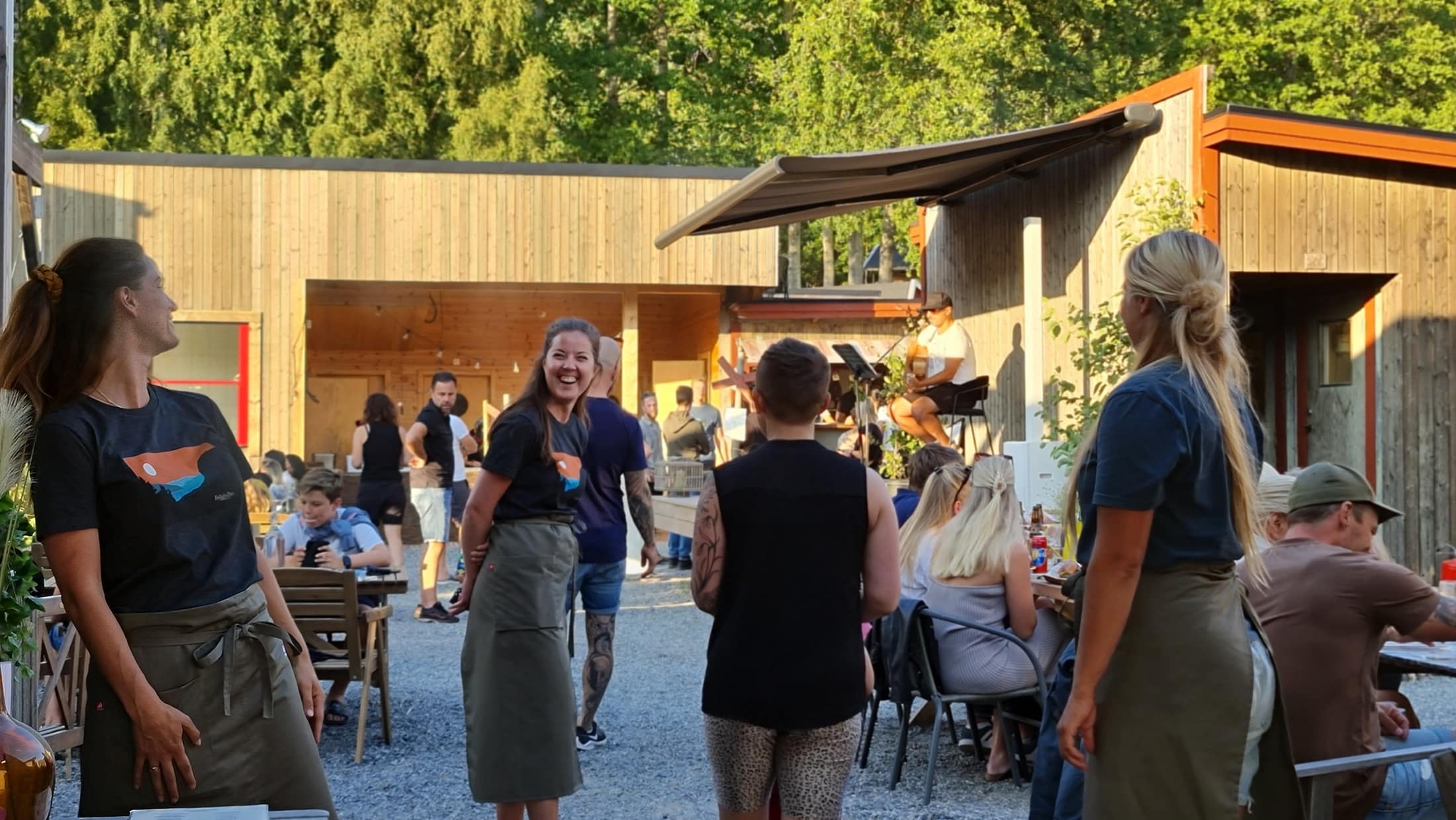 jobba servering friluftsbyn höga kusten skuleberget